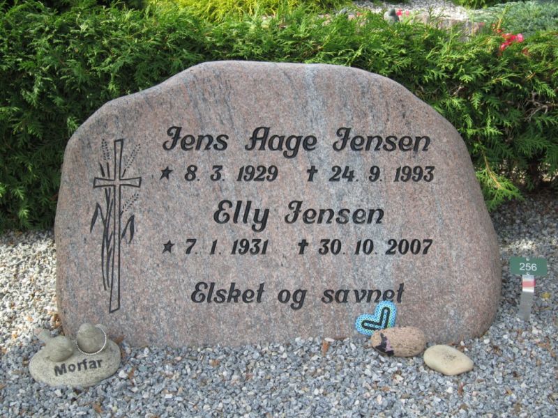 Elly Jensen  .JPG